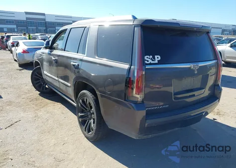 2016 Cadillac Escalade Premium Collection z USA, uszkodzony, nr VIN 1GYS4CKJ3GR145599